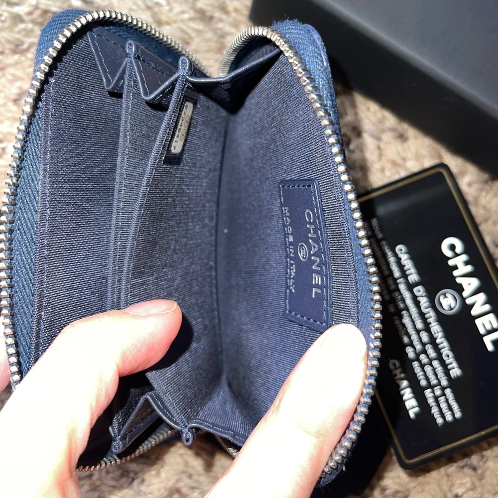 Chanel Camellia Blue Card Zippy Holder - Picture 12 of 16